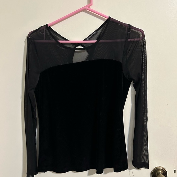 COPY - Women’s top - Picture 2 of 8